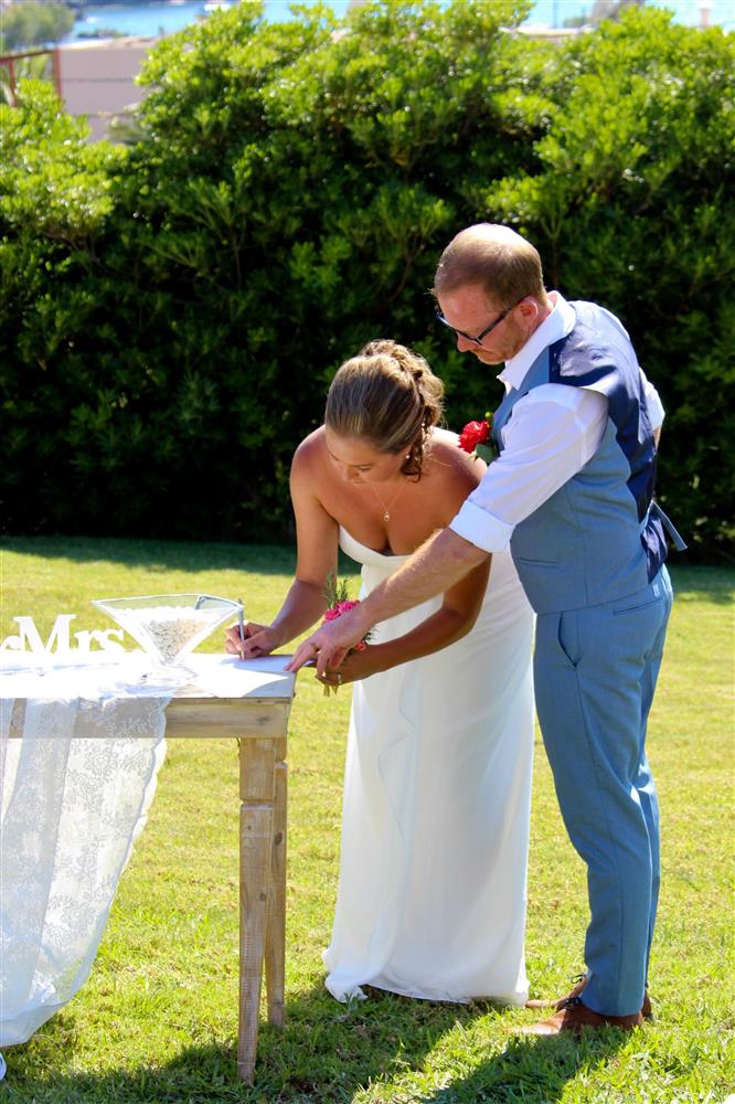 wedding celebrant in crete with sarah and chris